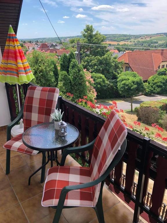 Major Csalad Apartman Heviz Bagian luar foto